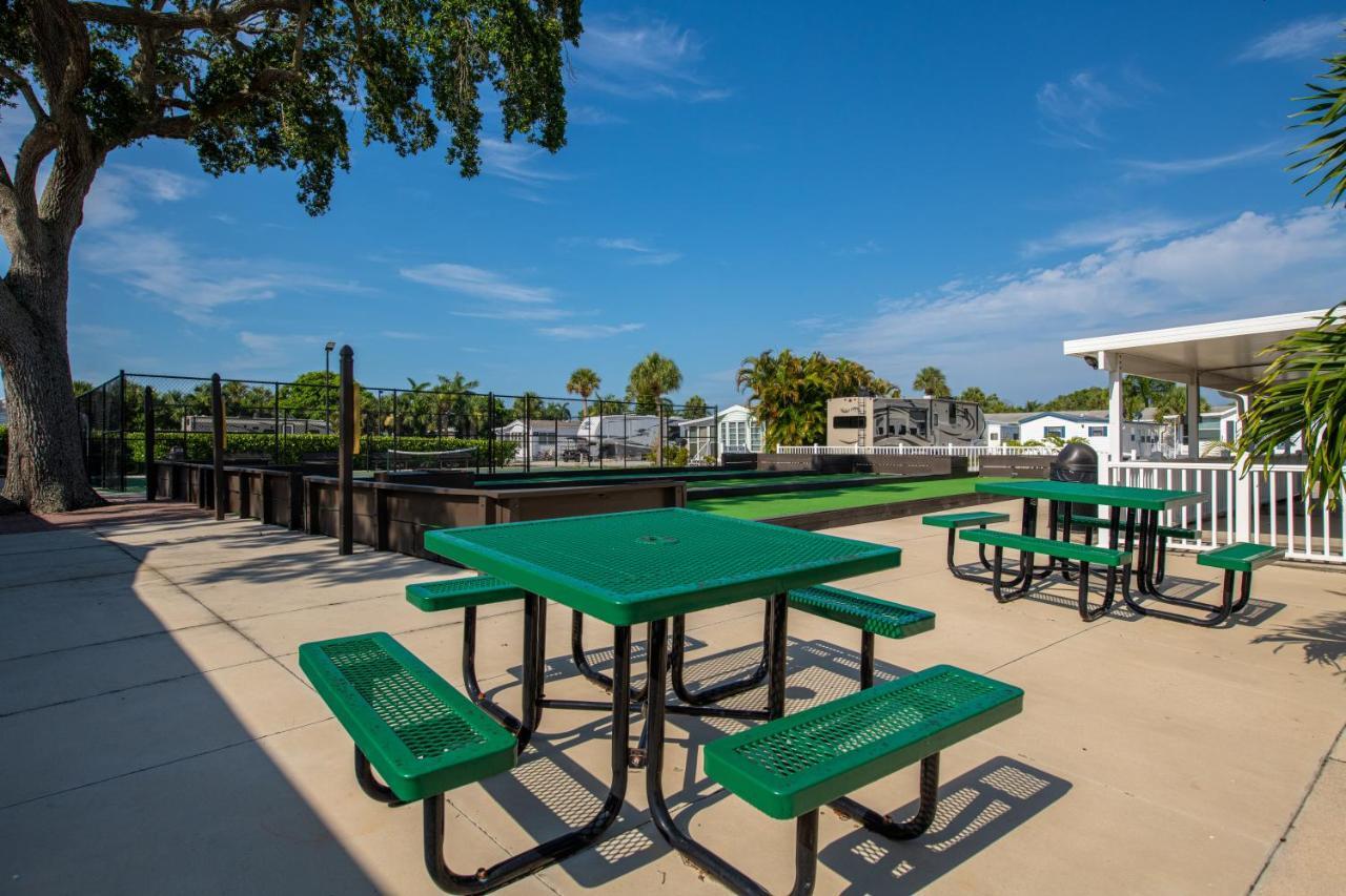 Groves Rv Resort Harlem Heights Exteriör bild